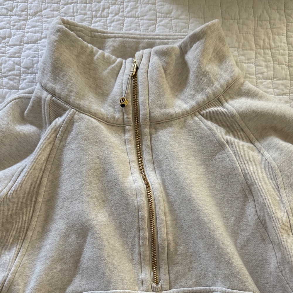 Lululemon beige Half-Zip crop Pullover with Gold Zipper new!!! Size L/XL